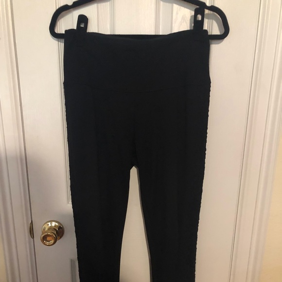 Ruby Ribbon Leggings - Picture 3 of 5